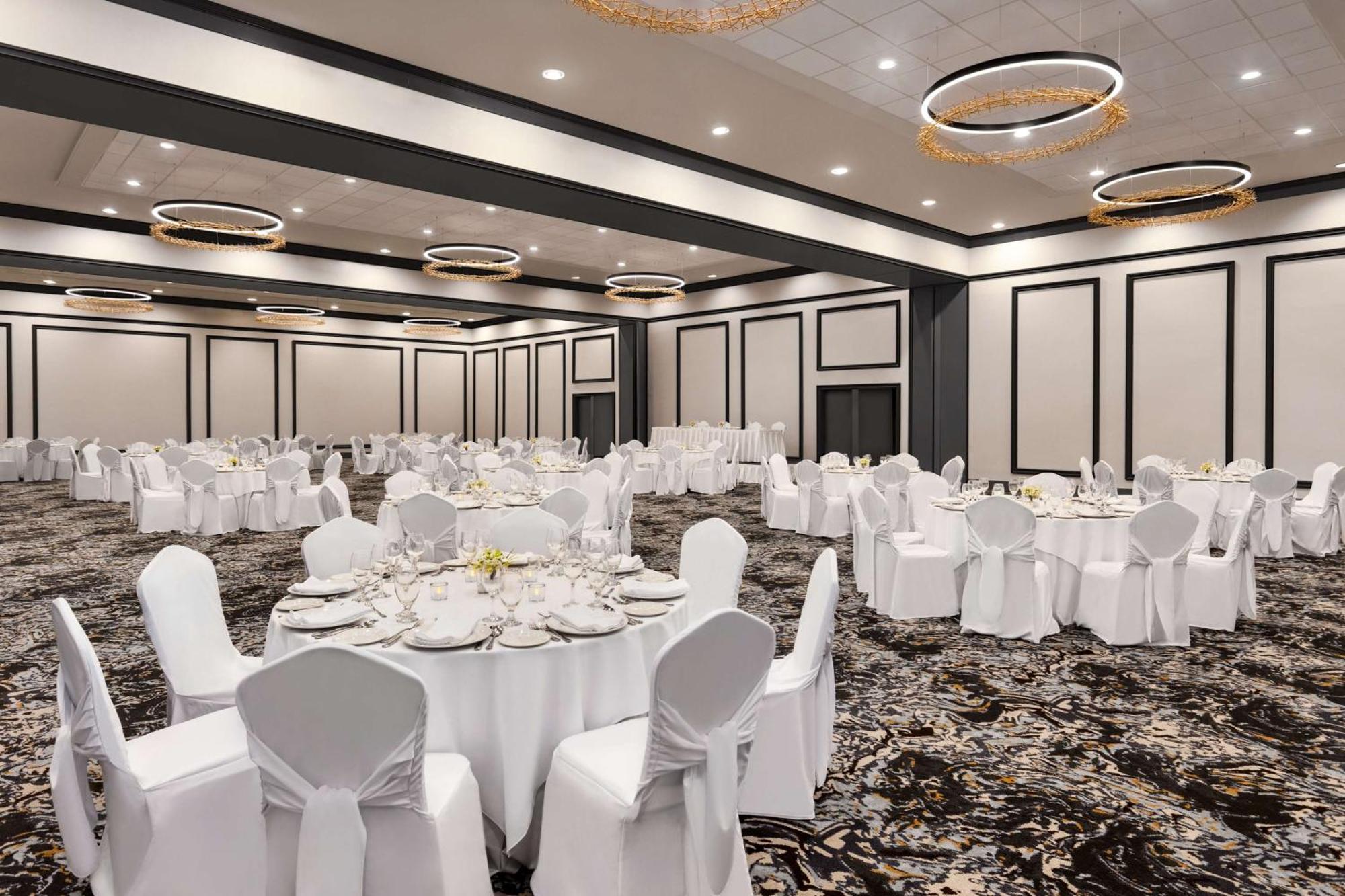 Doubletree By Hilton Pointe Claire Montreal Airport West Hotel Exterior photo